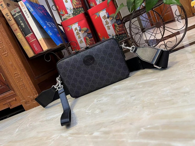 Gucci Handbags 854